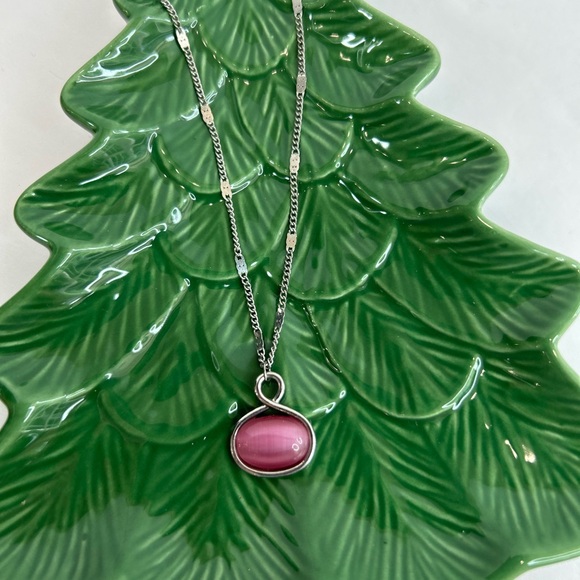 💎 Preloved necklace. Costume jewelry. Bundle 3💎 and receive and offer of 3/$10 - Picture 3 of 3